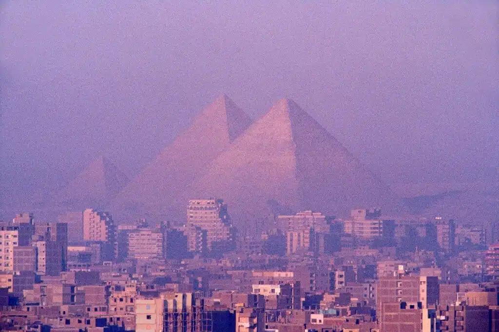 great pyramid at dawn 1200